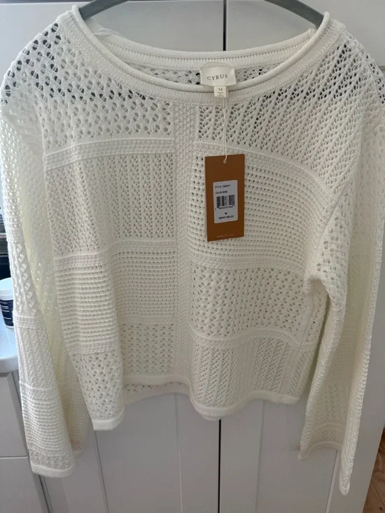 Cyrus crochet top, NWT sz M - Picture 1 of 3
